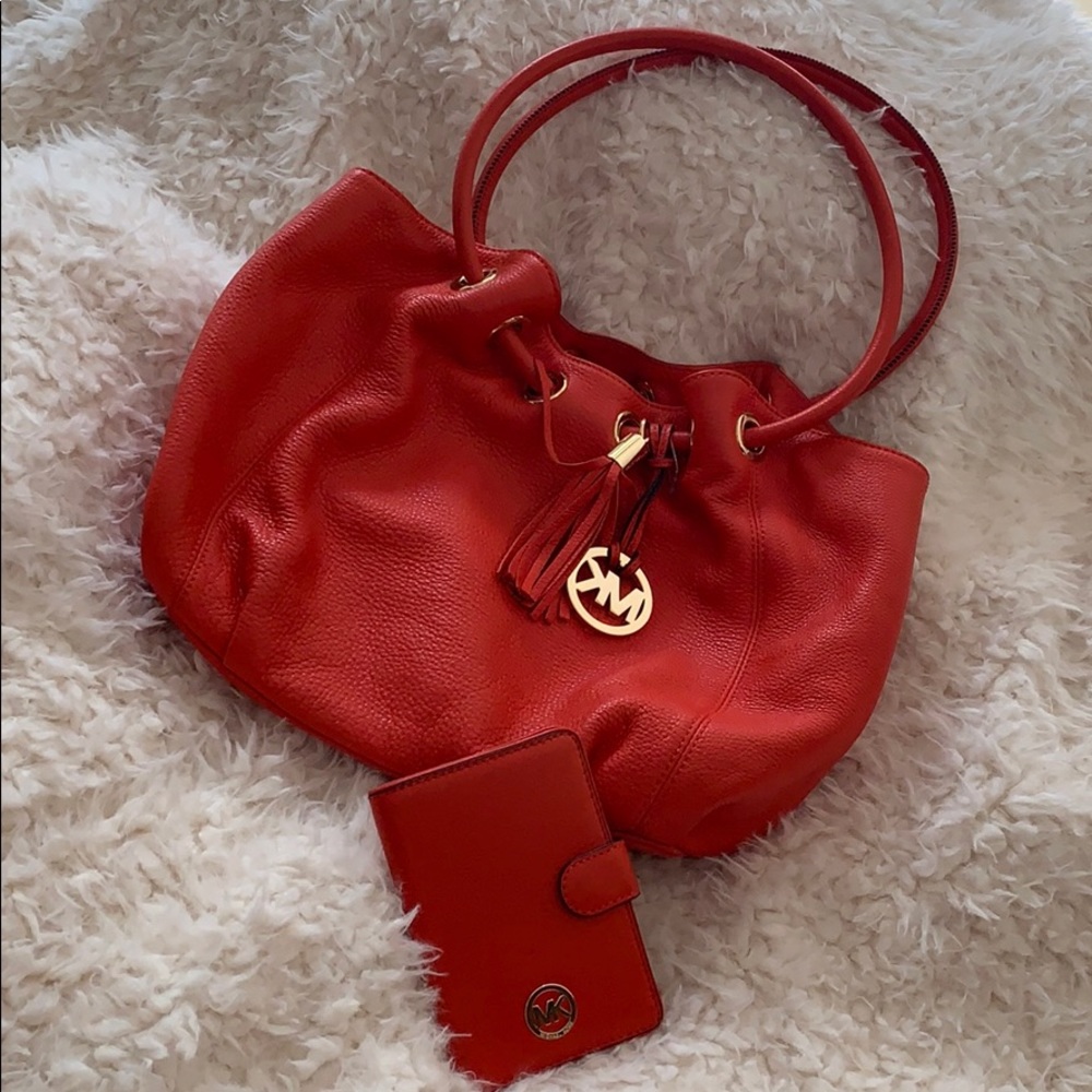 Michael Kors Handbag and Passport wallet♥️